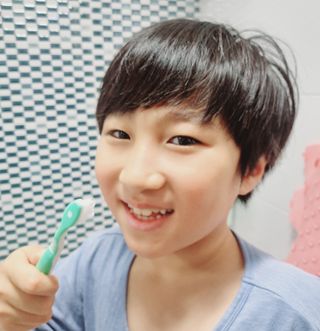 치과에서 쓰는 치약 _ 라벨제로 저불소 꼬마, 키즈, 유아, 베이비, 주니어 안전한 어린이치약 — 5점을 준 리뷰어가 2023년 1월 올린 사용 사진