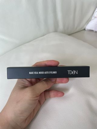 틸디앤 메이크 리얼무드 오토 아이라이너 — 5점을 준 리뷰어가 2021년 12월 올린 사용 사진