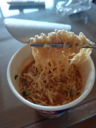 NISSIN 닛신 컵누들  4종 - 씨푸드오리지날, 씨푸드 스파이시, 씨푸드 커리, 씨푸드 XO소스 — 5점을 준 리뷰어가 2022년 3월 올린 사용 사진