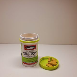 Swisse 스위스 고함량 밀크씨슬 35,000mg 60정 — 5점을 준 리뷰어가 2021년 11월 올린 사용 사진