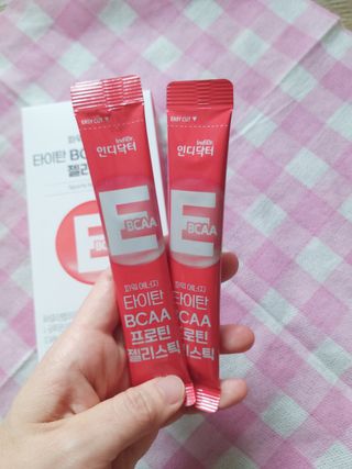 [인디닥터] 타이탄 BCAA 프로틴 젤리스틱 — 5점을 준 리뷰어가 2022년 4월 올린 사용 사진