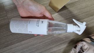[엠메이데이] 드레스클리어 퍼퓸 스프레이 300ml 프리지아 가든향+프리지아 파출리향 — 5점을 준 리뷰어가 2021년 12월 올린 사용 사진