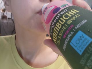 더그레잇티 콤부차 [매일유업] 더그레잇티 44kcal 콤부차 300ml *12개입 (오리지널 6개+베리리치 6개) — 5점을 준 리뷰어가 2023년 8월 올린 사용 사진