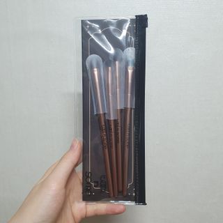 툴앤썸 로즈골드 에디션 아이 메이크업 브러쉬 4종+툴앤썸 어썸 블랙 멜로우 블렌딩 스펀지 — 5점을 준 리뷰어가 2021년 2월 올린 사용 사진