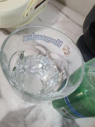 몽베스트 Montbest with Sparkling water Plain 20병 — 4점을 준 리뷰어가 2021년 11월 올린 사용 사진