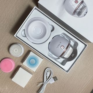 디하우트 랩 디하우트랩 클렌징 피부관리기 진동클렌저 실리콘+2종 인조모 브러시 — 2.5점을 준 리뷰어가 2021년 12월 올린 사용 사진