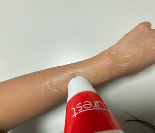 건강누리인터내셔날 큐어레스트 스포츠 마사지 닥터페인 바디 핫 롤링 볼 크림(100ml) — 3점을 준 리뷰어가 2022년 3월 올린 사용 사진
