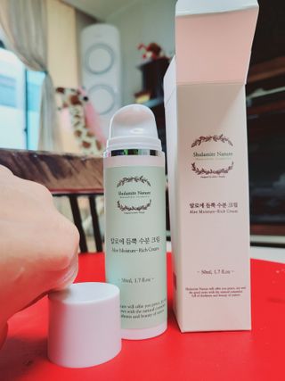 술람미네이처 자연주의 화장품ㅣ속보습 충전 + 민감/트러블 피부 진정 - 알로에 듬뿍 수분 크림 50ml — 5점을 준 리뷰어가 2022년 5월 올린 사용 사진