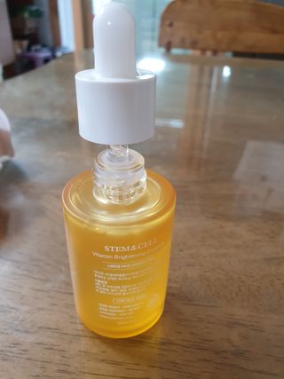체르엠 스템앤셀 비타민 브라이트닝 에센스 30ml 1개 — 4점을 준 리뷰어가 2021년 10월 올린 사용 사진