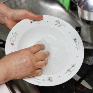 부직포나라 중금속유해물질ZERO 뜯어쓰는 주방 일회용수세미 60매 2매 — 5점을 준 리뷰어가 2022년 9월 올린 사용 사진