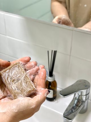 피부 트러블 케어 천연 성분 소리온 비누 soap — 5점을 준 리뷰어가 2022년 2월 올린 사용 사진