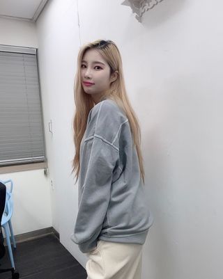 MAPLESYRUPFACTORY 메이플 피그먼트 맨투맨 8.COL — 3점을 준 리뷰어가 2022년 12월 올린 사용 사진