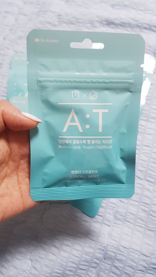 입 냄새 완화에 도움을 주는 에티켓 캔디 앳캔디 스트롱민트 — 5점을 준 리뷰어가 2021년 1월 올린 사용 사진