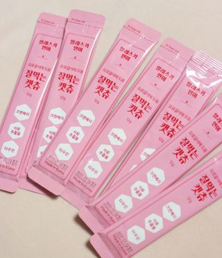 페페로니 잘 먹는 캣츄 - 알래스카 연어 24개입 — 4점을 준 리뷰어가 2021년 9월 올린 사용 사진