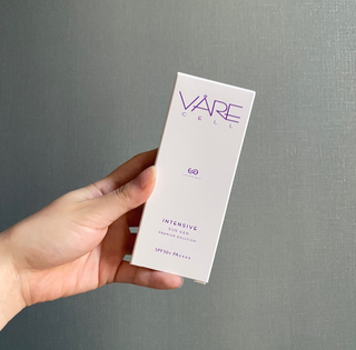 바르셀 톤업 무기자차 자외선차단제 순한 선크림 인텐시브 선 젠 50ml — 2.5점을 준 리뷰어가 2021년 11월 올린 사용 사진