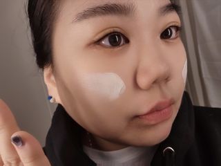 UVX 퀀텀 마스 올인원 톤업 선스크린 — 5점을 준 리뷰어가 2024년 3월 올린 사용 사진