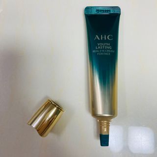 [NEW 탄력유턴 아이크림] AHC 유스 래스팅 리얼 아이크림 포 페이스 — 4.5점을 준 리뷰어가 2021년 2월 올린 사용 사진