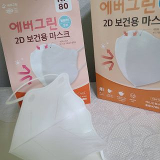 [에버그린] 2D 새부리형 KF80 중형 화이트 25매 — 5점을 준 리뷰어가 2021년 8월 올린 사용 사진