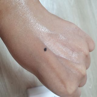 줄라이 모닝 _ JULY MORNING 줄라이모닝 하이드레이팅 퍼퓸드 바디앤핸드 에멀젼 — 4.5점을 준 리뷰어가 2021년 10월 올린 사용 사진