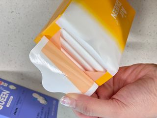 에어퀸 뉴브레스 유기농 생리대 4종 (팬티라이너 20P + 중형 10P + 대형 10P + 오버나이트 8P)_체험단 — 5점을 준 리뷰어가 2024년 5월 올린 사용 사진