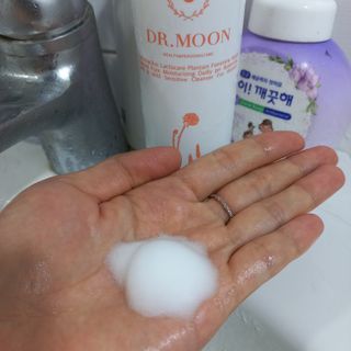 MF프리 [닥터문] 유산균 락토케어 질경초 여성청결제 200ml (폼타입) — 5점을 준 리뷰어가 2022년 7월 올린 사용 사진