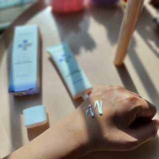 바노바기 코스메틱 바노바기 밀크씨슬 리페어 시카 선스크린 플러스 50ml — 5점을 준 리뷰어가 2023년 2월 올린 사용 사진
