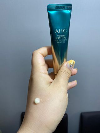 [NEW 탄력유턴 아이크림] AHC 유스 래스팅 리얼 아이크림 포 페이스 — 4.5점을 준 리뷰어가 2021년 3월 올린 사용 사진