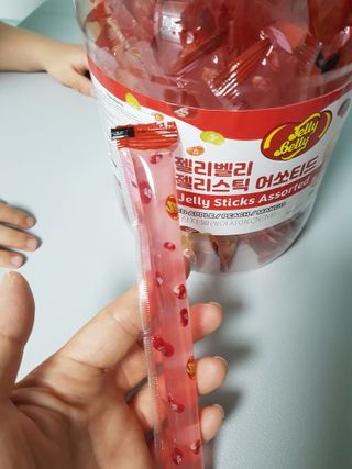 젤리벨리 젤리스틱 어쏘티드 900g — 4점을 준 리뷰어가 2022년 8월 올린 사용 사진