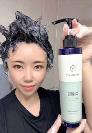 유메이 웰니스 샴푸 + 유메이 스칼프 브러쉬 — 5점을 준 리뷰어가 2022년 1월 올린 사용 사진