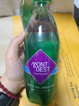 몽베스트 Montbest with Sparkling water Plain 20병 — 4점을 준 리뷰어가 2022년 6월 올린 사용 사진