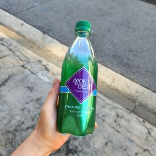 몽베스트 Montbest with Sparkling water Plain 20병 — 5점을 준 리뷰어가 2022년 8월 올린 사용 사진
