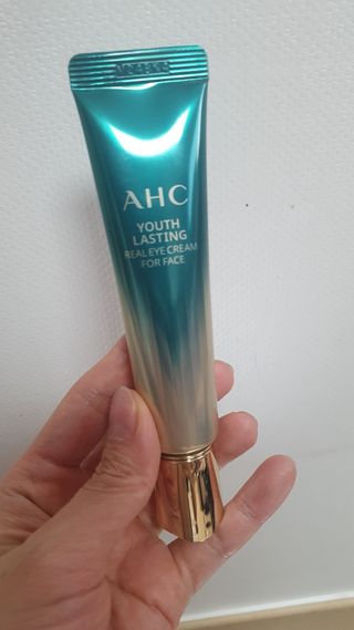 [NEW 탄력유턴 아이크림] AHC 유스 래스팅 리얼 아이크림 포 페이스 — 5점을 준 리뷰어가 2021년 4월 올린 사용 사진