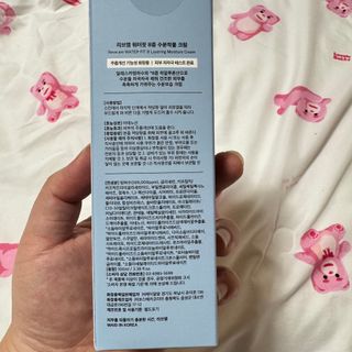 나우 [리브엠]피부 속부터 겹겹이, 촘촘하게! 워터핏8중 수분착붙 크림 — 4.5점을 준 리뷰어가 2024년 12월 올린 사용 사진