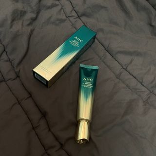 [NEW 탄력유턴 아이크림] AHC 유스 래스팅 리얼 아이크림 포 페이스 — 4.5점을 준 리뷰어가 2021년 2월 올린 사용 사진