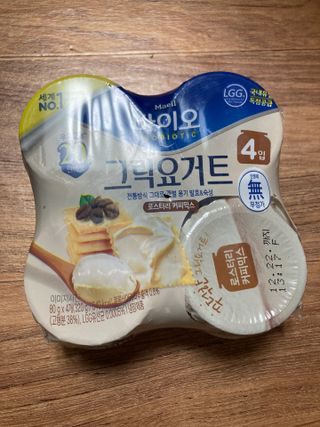 매일바이오 그릭요거트 오리지널 플레인 4개, 로스터리 커피믹스 4개 — 5점을 준 리뷰어가 2021년 12월 올린 사용 사진