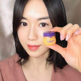 틱톡 [후르디아] 튼입술해결템 올리브영 블루베리 하이드레이팅 허니 립밤 — 5점을 준 리뷰어가 2023년 12월 올린 사용 사진