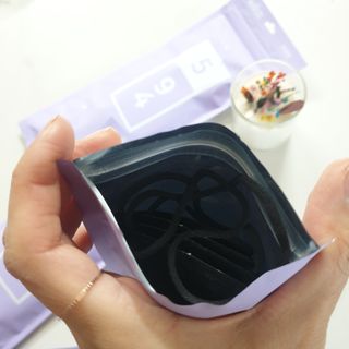 위케어 KF94 마스크 숨쉬기편한 귀안아픈마스크 국산원부자재 사용 식약처 승인 마스크 — 5점을 준 리뷰어가 2021년 3월 올린 사용 사진