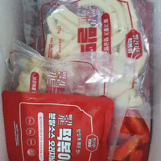 빨간키트 떡볶이 밀키트 2~3인분 매운맛 국물 떡볶이 만들기 쉬운 황금 레시피 분말 소스로 간편한 요리 — 3점을 준 리뷰어가 2021년 10월 올린 사용 사진