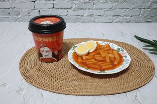 유비쿡 컵떡볶이 매운컵떡볶이2개/ 짜장컵떡볶이 2개  총 4개세트 — 5점을 준 리뷰어가 2021년 7월 올린 사용 사진