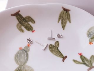[골드앤디어]14k 미니 스틱 바 귀걸이_3color — 5점을 준 리뷰어가 2021년 6월 올린 사용 사진