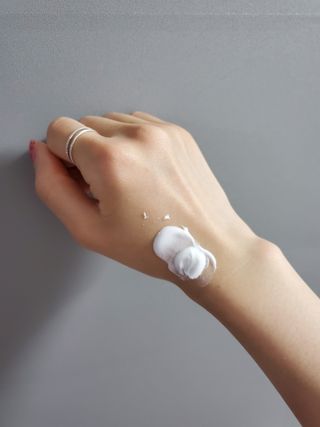 산수시 아쿠아 베네핏 24h 수부지 물광 속건조 수분크림 50ml — 5점을 준 리뷰어가 2021년 6월 올린 사용 사진