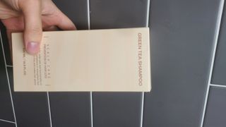 프리마인 더이상 뻣뻣하고 효과없는 탈모샴푸는 NO. 근본부터 케어하는 셀베이스 그린티샴푸(500ml) — 5점을 준 리뷰어가 2023년 4월 올린 사용 사진