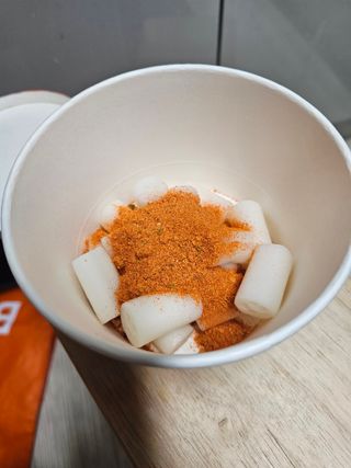 나우  [요리궁리] B타입 ( 매콤, 치즈, 매콤까르보 ) 꽃떡볶이 6개입 세트 — 5점을 준 리뷰어가 2025년 3월 올린 사용 사진