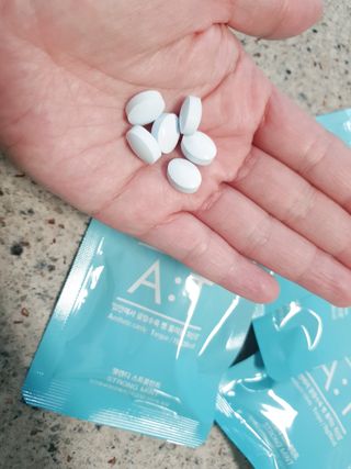 입 냄새 완화에 도움을 주는 에티켓 캔디 앳캔디 스트롱민트 — 4점을 준 리뷰어가 2021년 2월 올린 사용 사진