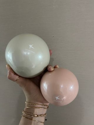 트라택 쿠셔닝 웨이트볼 0.5kg + 1kg SET — 5점을 준 리뷰어가 2022년 5월 올린 사용 사진