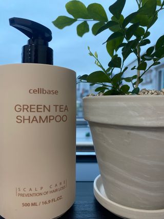 프리마인 더이상 뻣뻣하고 효과없는 탈모샴푸는 NO. 근본부터 케어하는 셀베이스 그린티샴푸(500ml) — 5점을 준 리뷰어가 2023년 2월 올린 사용 사진