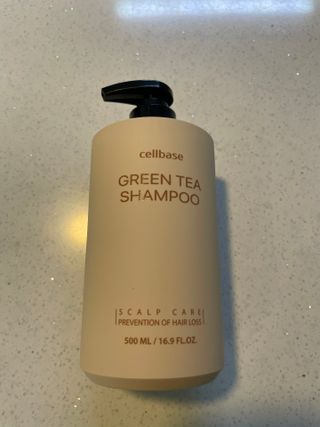 프리마인 더이상 뻣뻣하고 효과없는 탈모샴푸는 NO. 근본부터 케어하는 셀베이스 그린티샴푸(500ml) — 5점을 준 리뷰어가 2023년 4월 올린 사용 사진