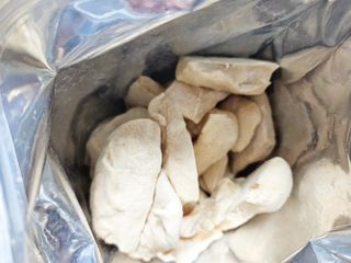 [펫시밀] 원물그대로 영양듬뿍 동결건조 왕북어트릿300g,왕치킨트릿400g,열빙어트릿300g 대용량 간식 — 5점을 준 리뷰어가 2023년 5월 올린 사용 사진