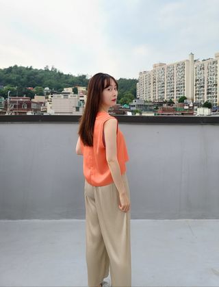 [스테이피플] SILKY SLEEVELESS LOGO TOP — 3.5점을 준 리뷰어가 2022년 6월 올린 사용 사진