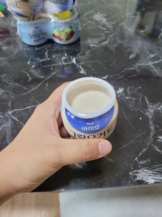 매일바이오 그릭요거트 오리지널 플레인 4개, 로스터리 커피믹스 4개 — 5점을 준 리뷰어가 2021년 12월 올린 사용 사진